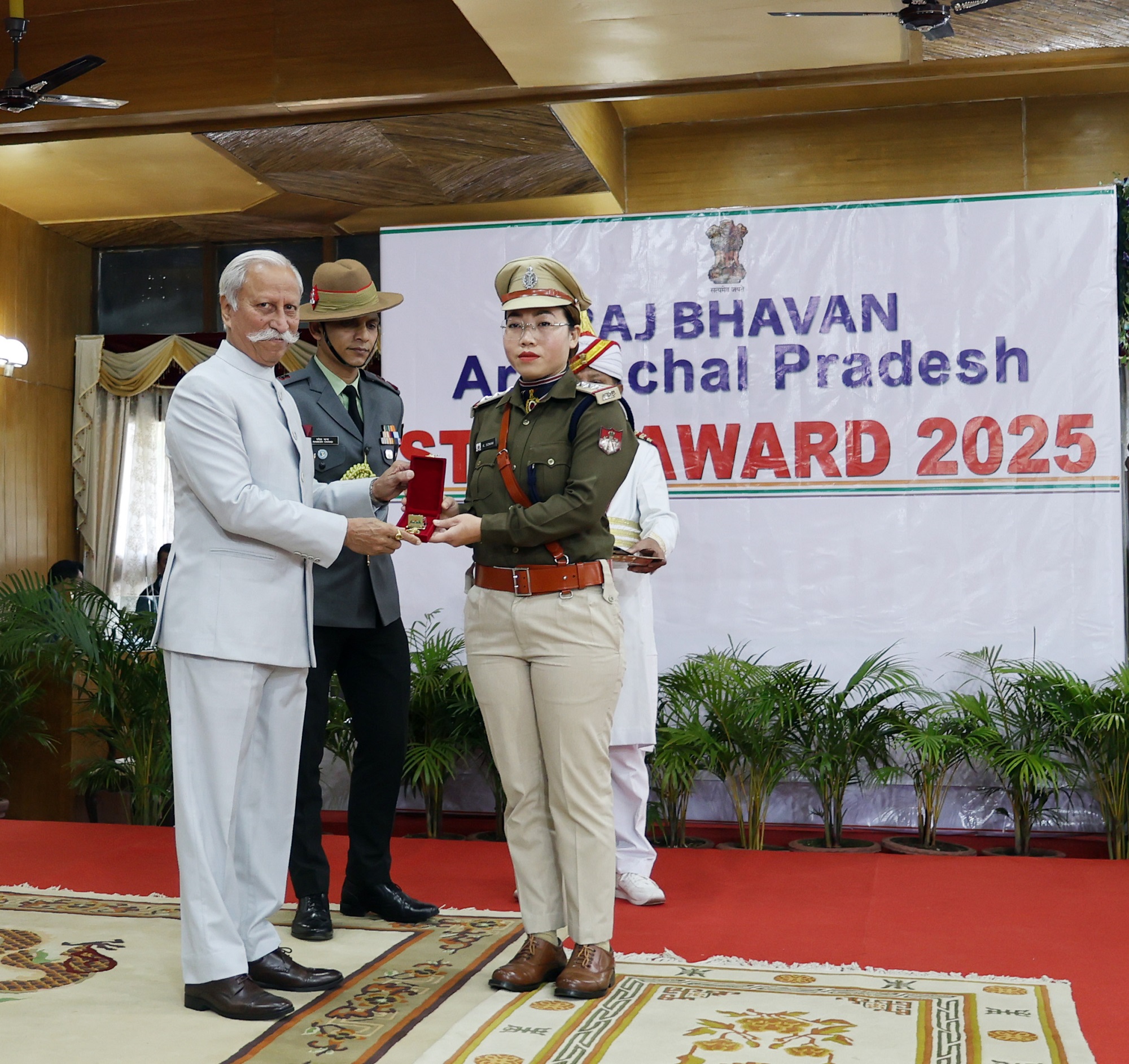 Photo-6- 250221- Award