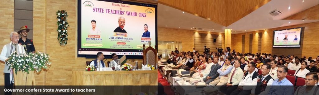 Governor confers State Award to teachers