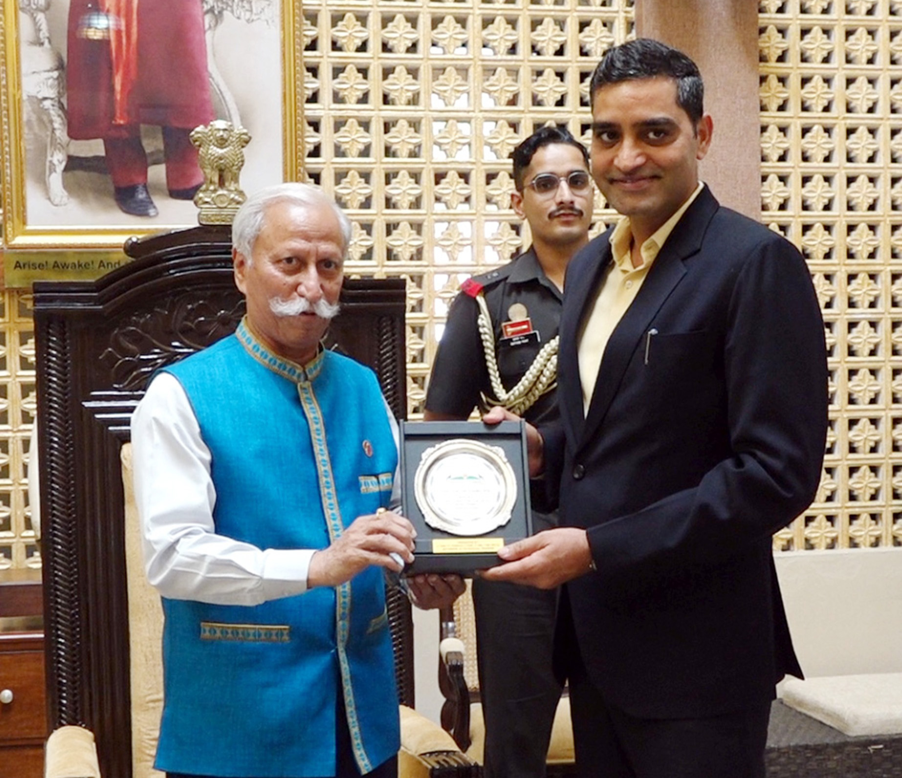 Governor presents ‘Land of Rising Sun plaque for Excellence’